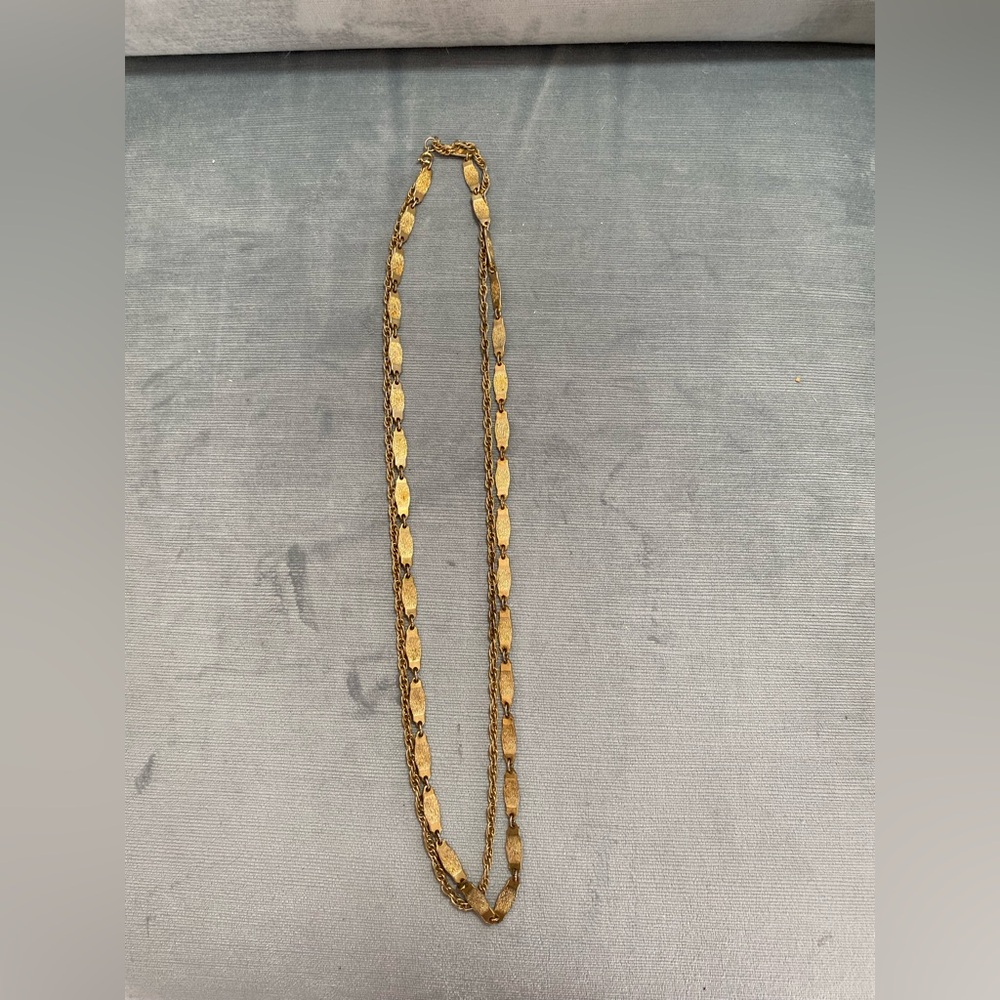 Vintage Gold-tone double strand necklace 1 leaf links, 1 chain single clasp